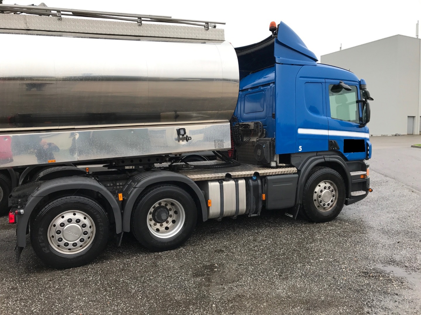 Scania trækker inkl. 31.000L rustfri minkfodertank